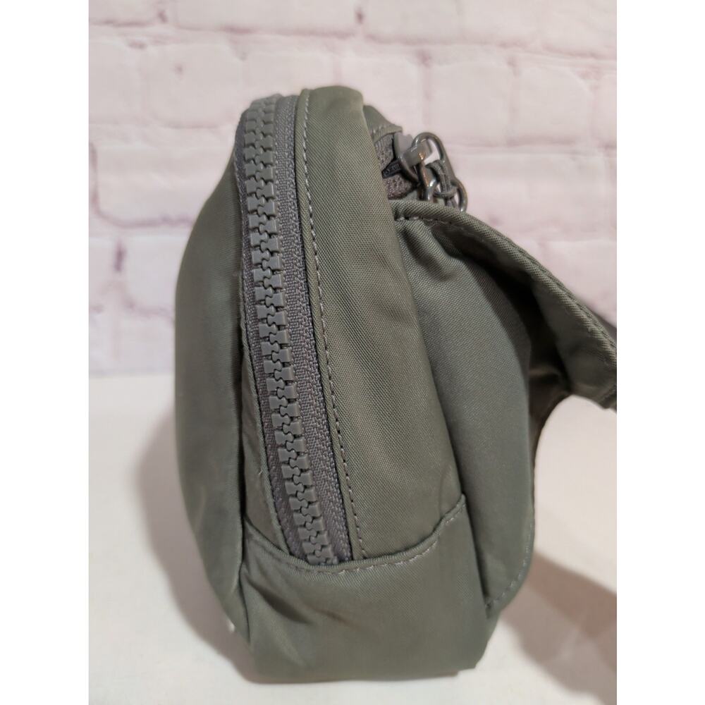 Lululemon 2L Everywhere Belt Bag Shiny Olive Army Green - Picture 5 of 12